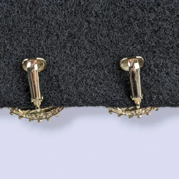 (2/$20) Vintage Gold Tone Bumpy Studs - Picture 3 of 6